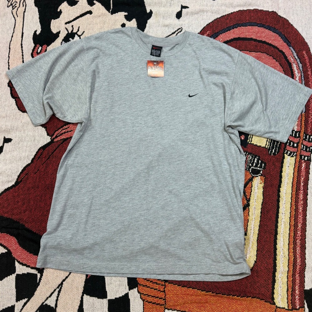 Nike Mens Essential Embroidered Swoosh Logo T-Shirt Heather Grey Size Large NEW